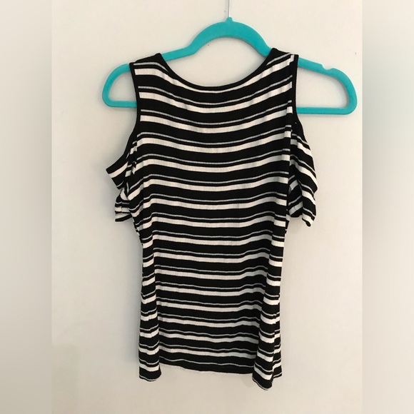 Cold Shoulder Top - Picture 2 of 4